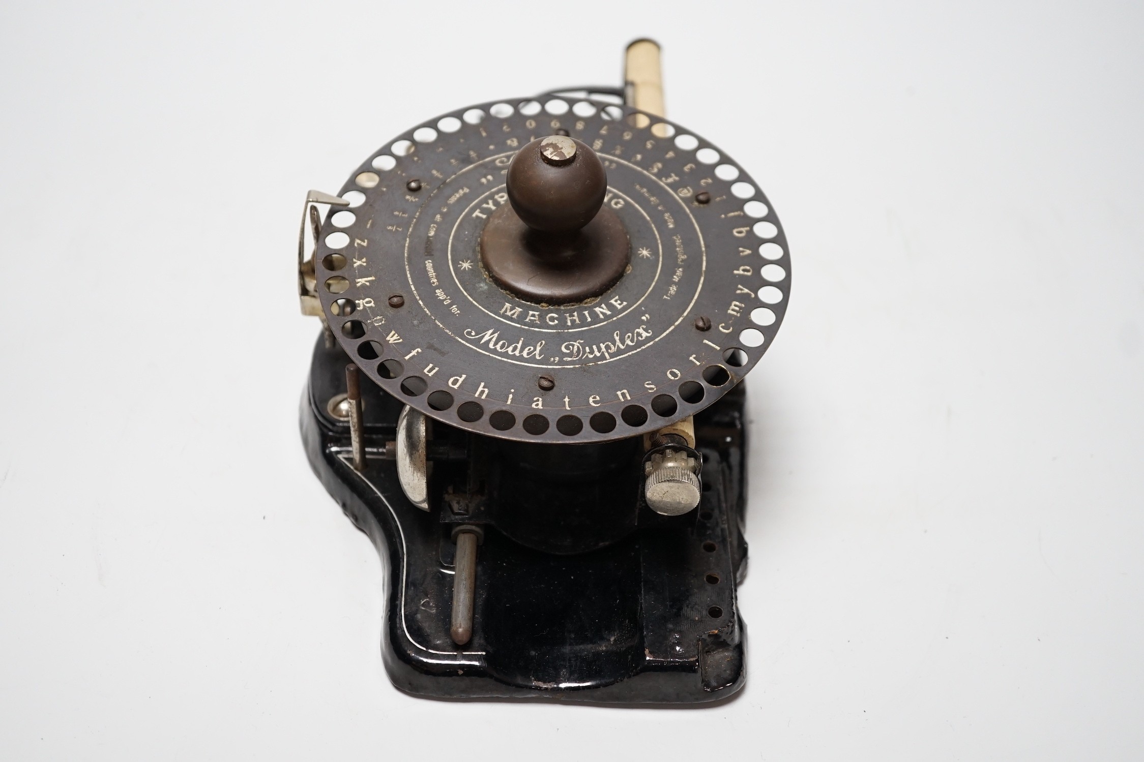 An early 20th century Liliput Duplex Index typewriter (damaged)